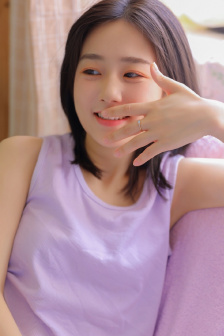 吕知樾个人图片